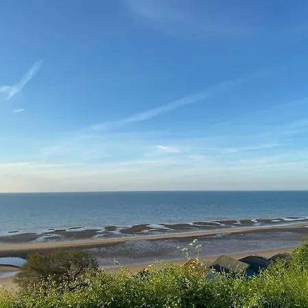 Lovely 1 Bed Flat 200 Metres From Beach Walton-on-the-Naze Exterior photo