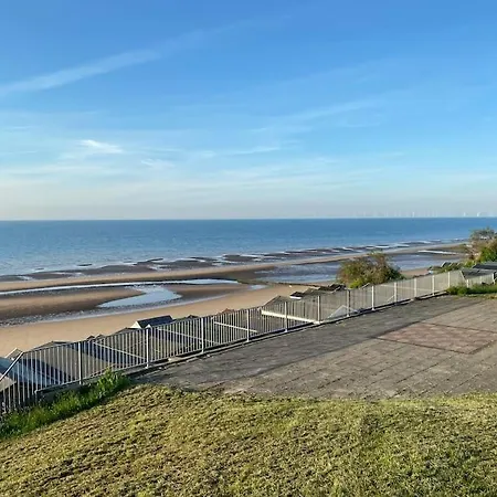 Lovely 1 Bed Flat 200 Metres From Beach Walton-on-the-Naze Exterior photo