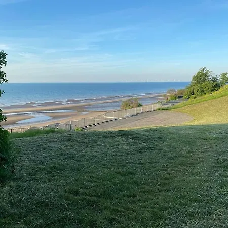 Lovely 1 Bed Flat 200 Metres From Beach Walton-on-the-Naze Exterior photo