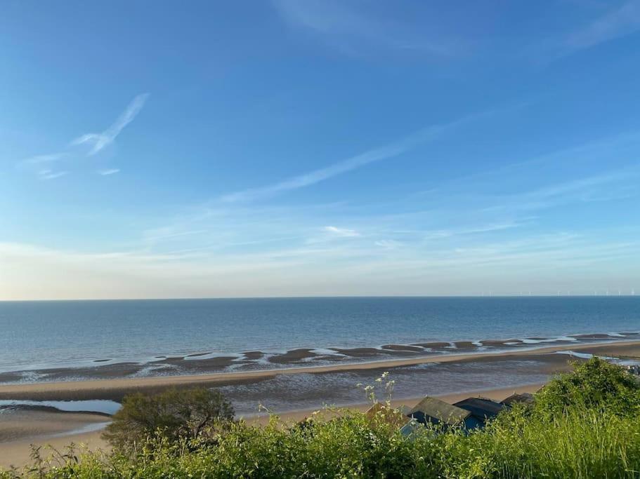 Lovely 1 Bed Flat 200 Metres From *