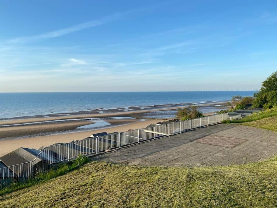 Lovely 1 Bed Flat 200 Metres From Apartment