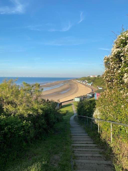 Lovely 1 Bed Flat 200 Metres From Apartment Walton-on-the-Naze