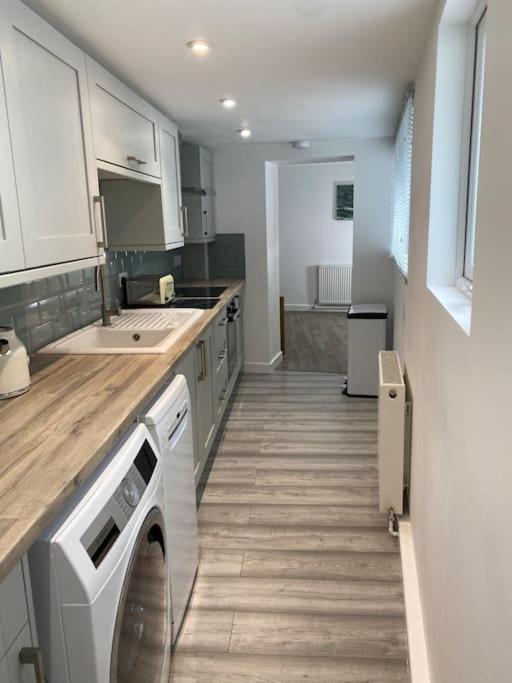 Lovely 1 Bed Flat 200 Metres From