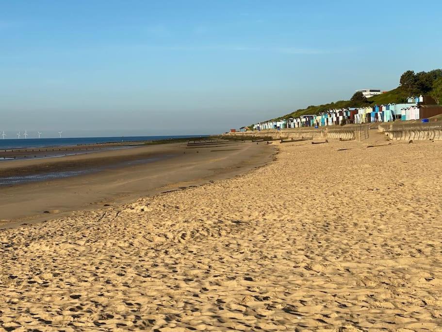 Lovely 1 Bed Flat 200 Metres From Apartment Walton-on-the-Naze
