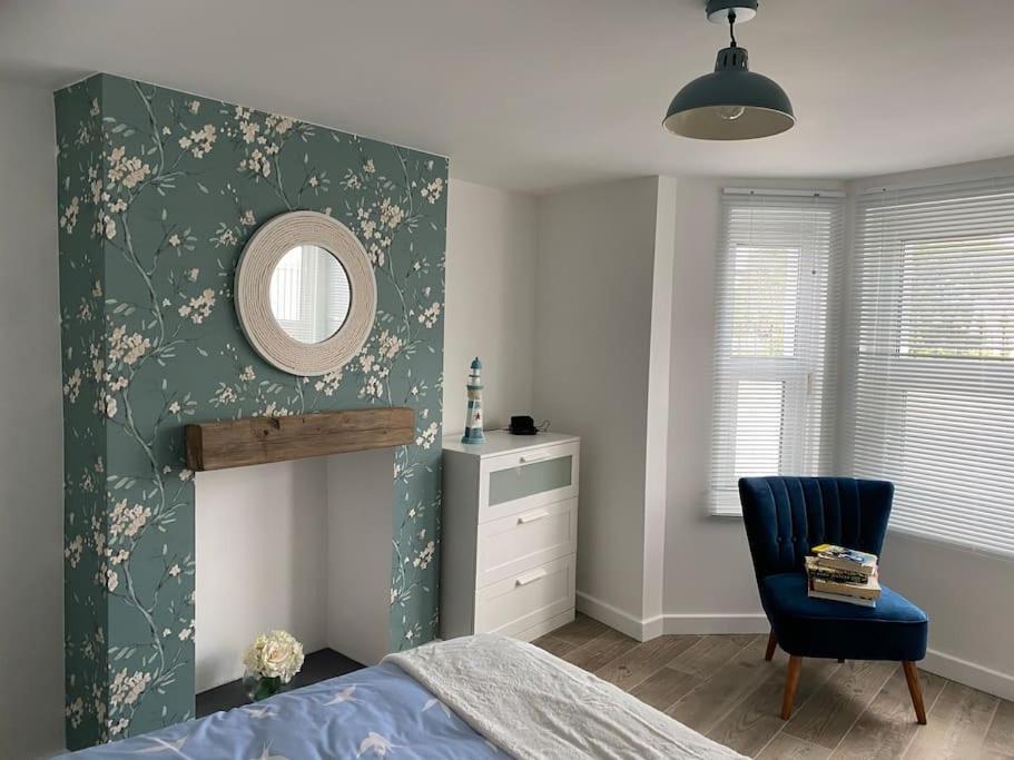 Lovely 1 Bed Flat 200 Metres From Apartment *