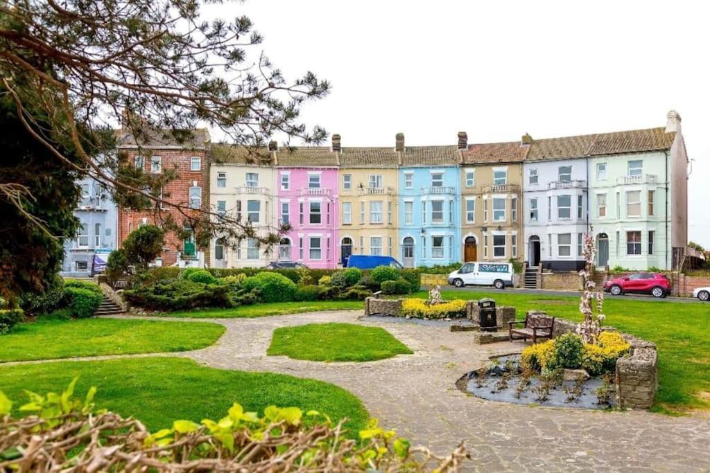 Lovely 1 Bed Flat 200 Metres From Walton-on-the-Naze