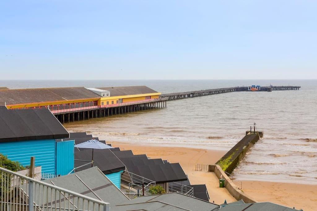 Lovely 1 Bed Flat 200 Metres From *