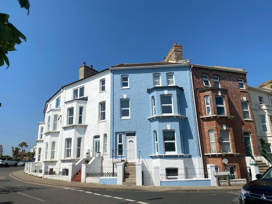 Lovely 1 Bed Flat 200 Metres From