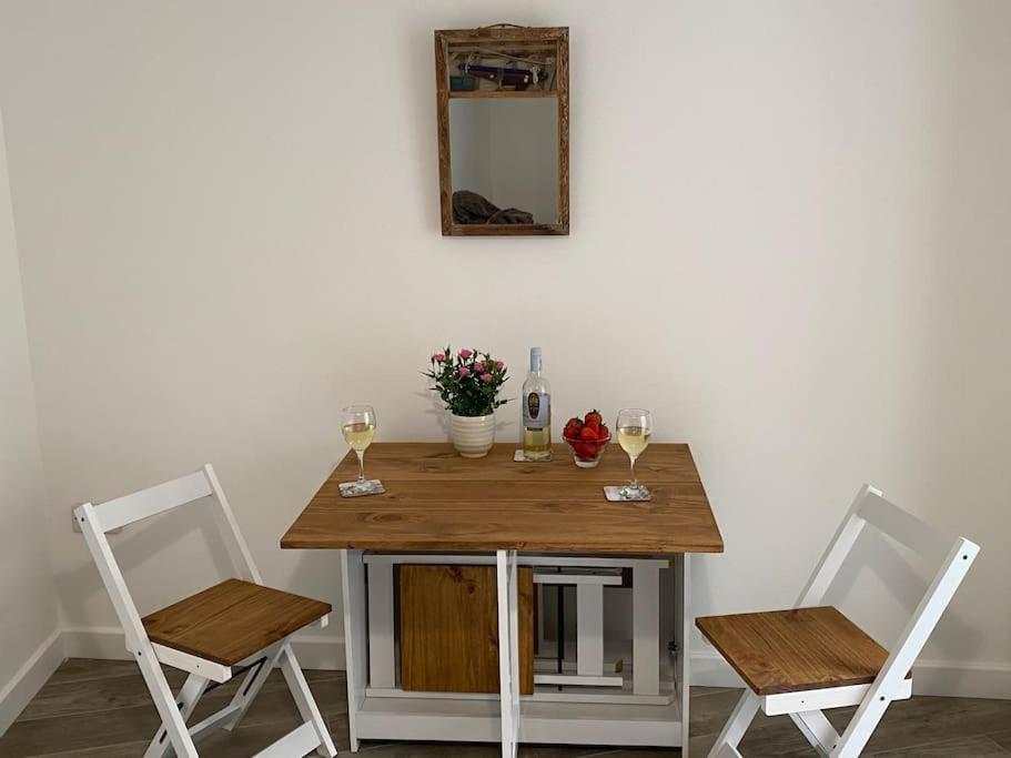 Lovely 1 Bed Flat 200 Metres From Apartment Walton-on-the-Naze